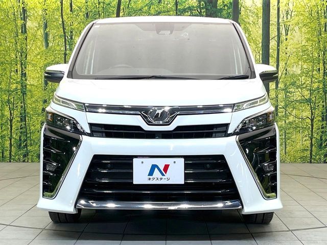 TOYOTA VOXY 2019