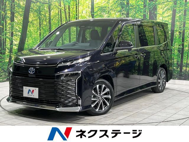 TOYOTA VOXY HYBRID 2023