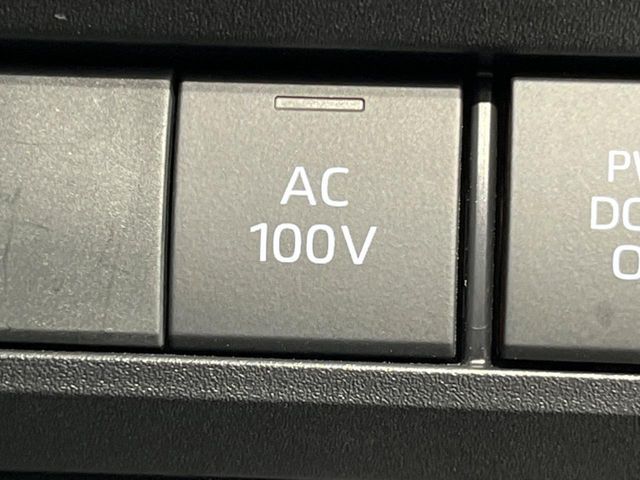 TOYOTA VOXY HYBRID 2023