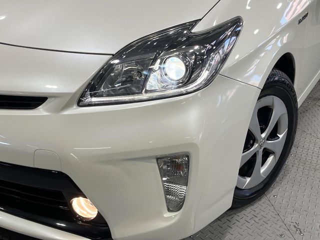 TOYOTA PRIUS 2015