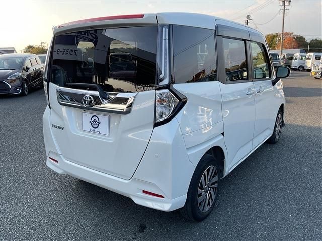TOYOTA ROOMY 2022