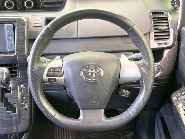 TOYOTA VOXY 2011