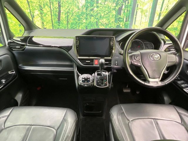 TOYOTA VOXY 2014