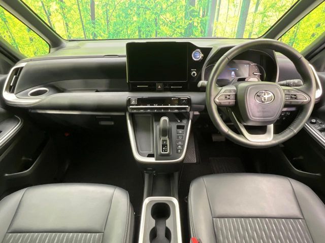 TOYOTA NOAH HYBRID 2023