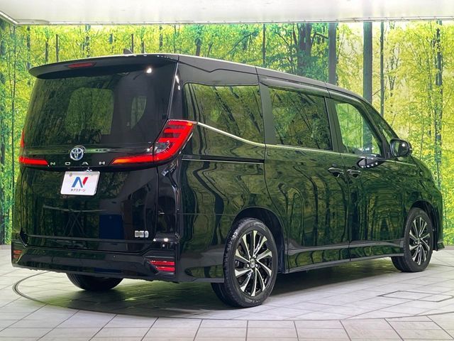 TOYOTA NOAH HYBRID 2023