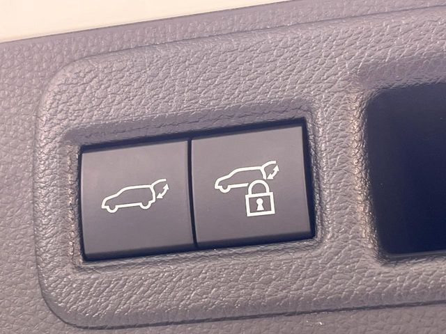 TOYOTA HARRIER HYBRID 2023