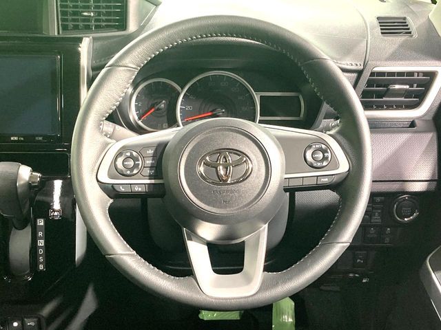 TOYOTA ROOMY 2023