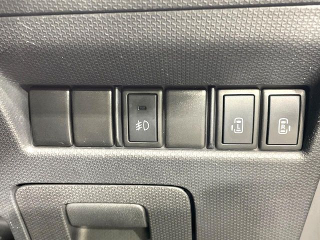 MITSUBISHI DELICA D:2 2WD 2011