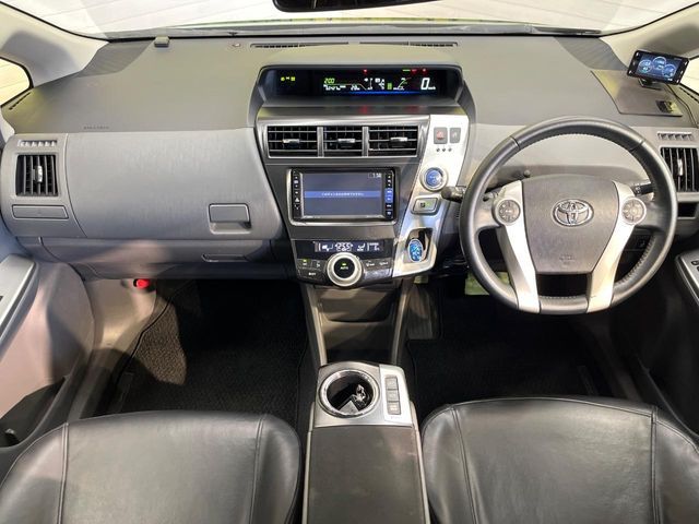 TOYOTA PRIUS Alpha 2012