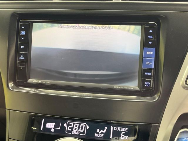 TOYOTA PRIUS Alpha 2012