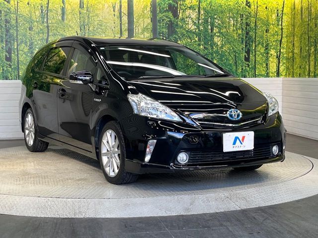 TOYOTA PRIUS Alpha 2012