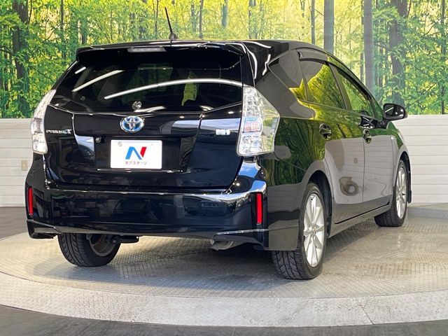 TOYOTA PRIUS Alpha 2012