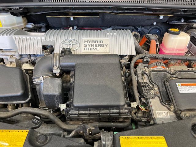 TOYOTA PRIUS Alpha 2012