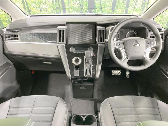 MITSUBISHI DELICA D:5 4WD 2025