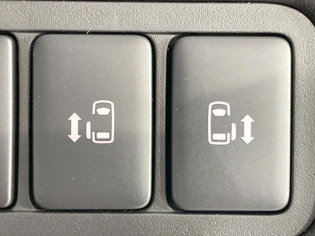 MITSUBISHI DELICA D:5 4WD 2025