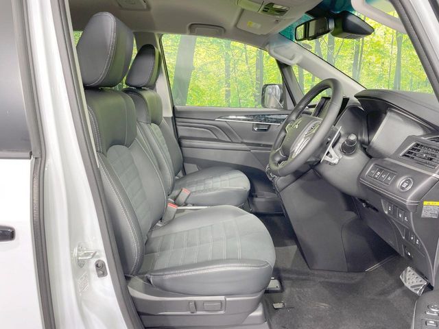 MITSUBISHI DELICA D:5 4WD 2025