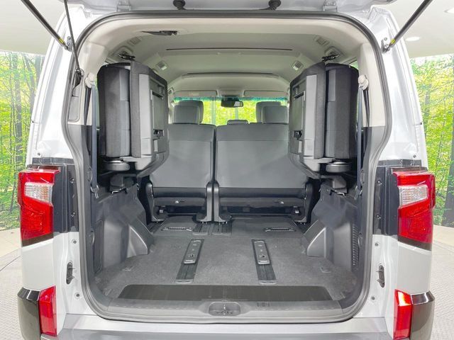 MITSUBISHI DELICA D:5 4WD 2025