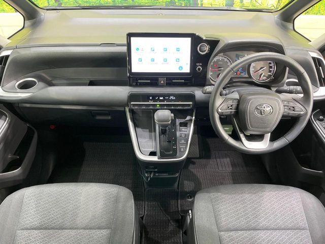 TOYOTA NOAH 2022