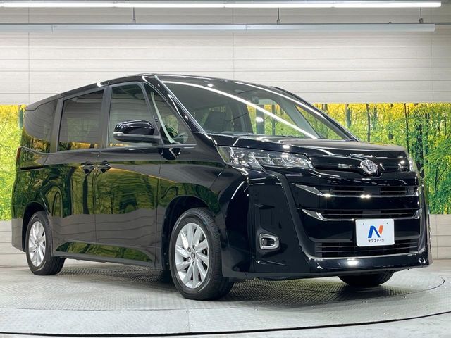 TOYOTA NOAH 2022