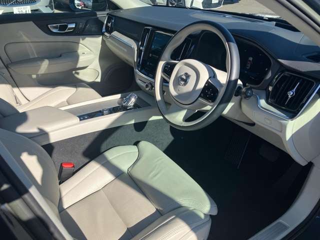 VOLVO VOLVO V60 2023