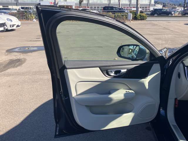 VOLVO VOLVO V60 2023