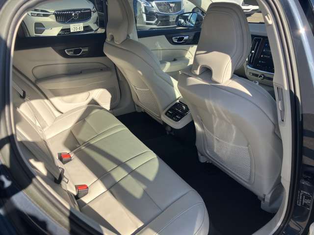 VOLVO VOLVO V60 2023