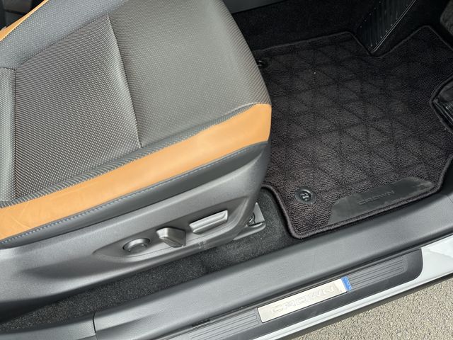 TOYOTA CROWN CROSSOVER 2024