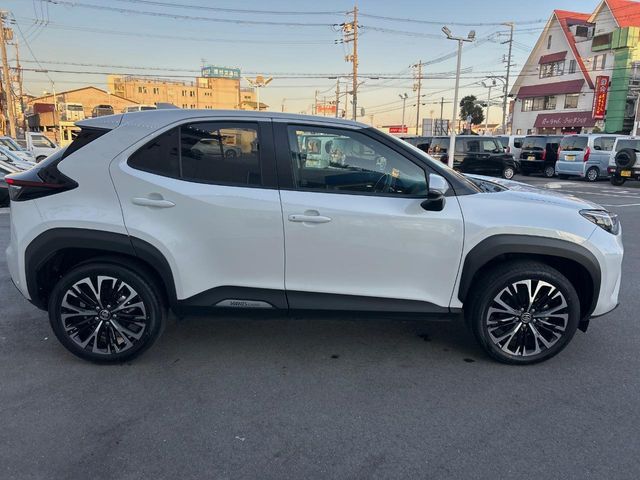 TOYOTA YARIS CROSS HYBRID 2025