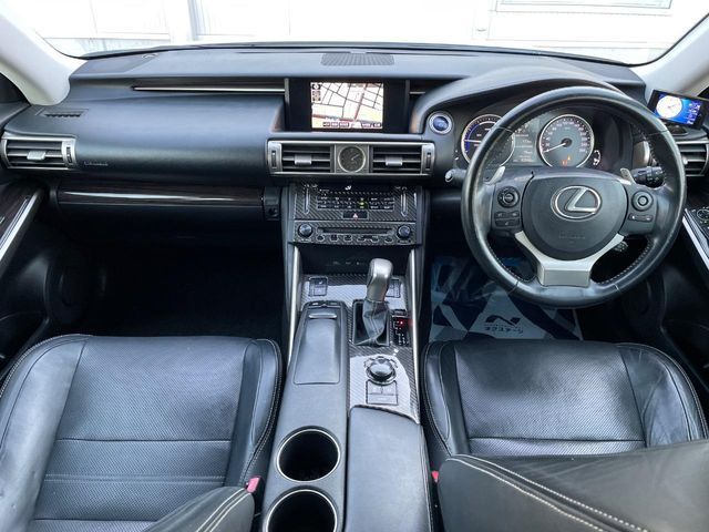 TOYOTA LEXUS IS300h 2013