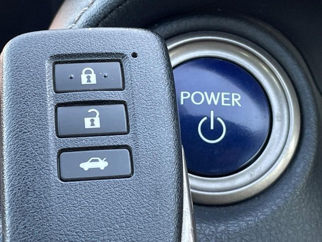 TOYOTA LEXUS IS300h 2013