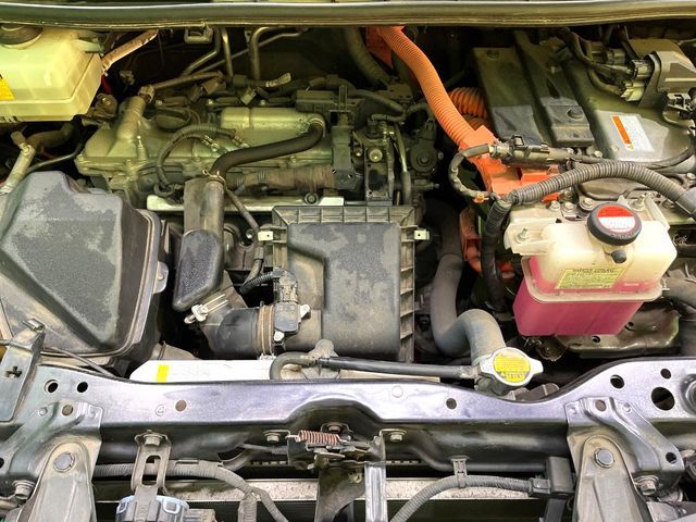 TOYOTA ESQUIRE HYBRID 2015