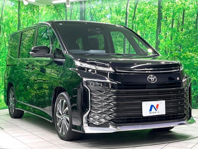 TOYOTA VOXY 2023