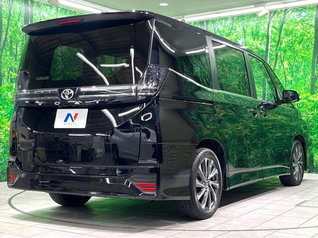 TOYOTA VOXY 2023