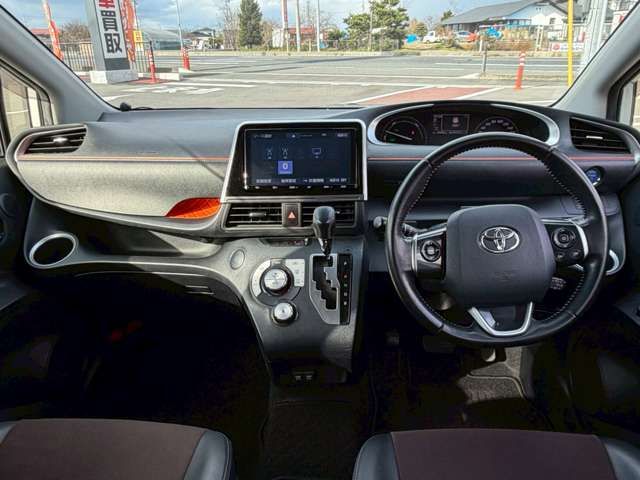 TOYOTA SIENTA HYBRID 2019