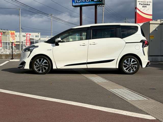 TOYOTA SIENTA HYBRID 2019