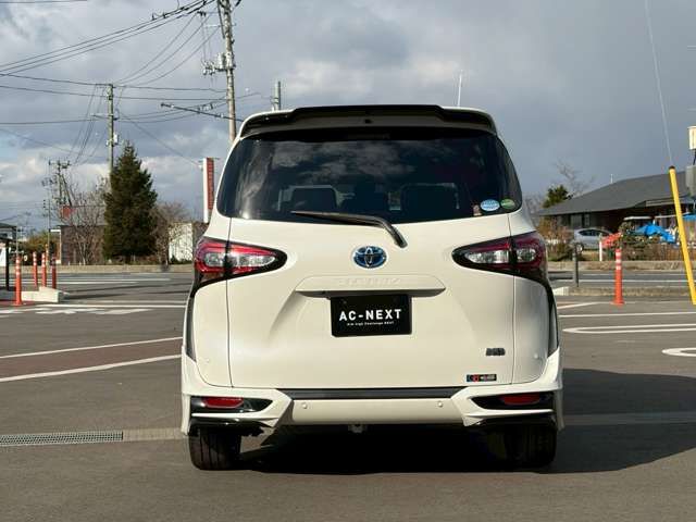 TOYOTA SIENTA HYBRID 2019