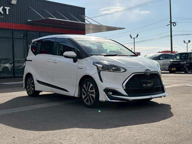 TOYOTA SIENTA HYBRID 2019
