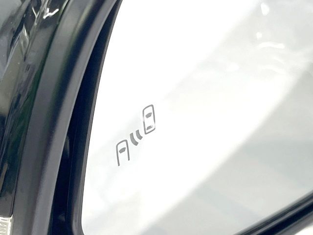 TOYOTA VOXY HYBRID 2022