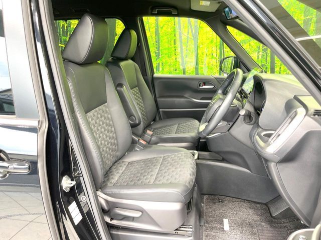 TOYOTA VOXY HYBRID 2022