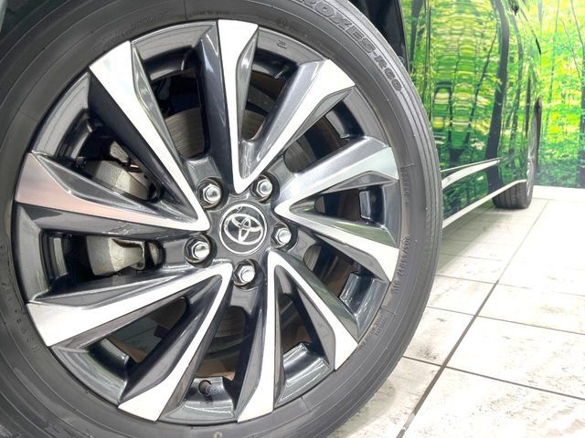 TOYOTA VOXY HYBRID 2022