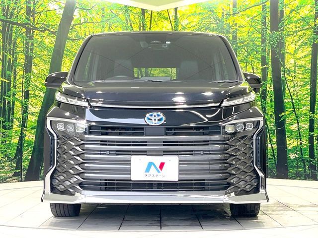 TOYOTA VOXY HYBRID 2022