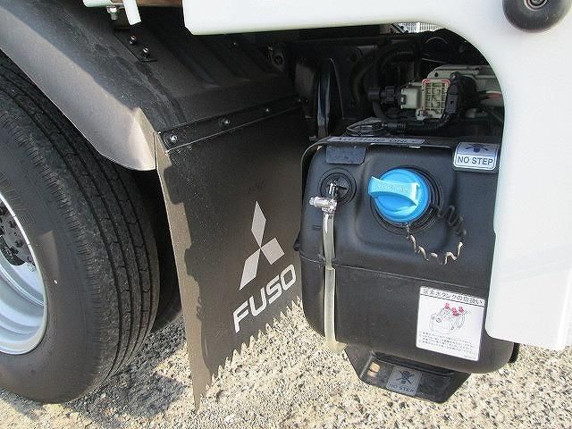 MITSUBISHI CANTER 2025