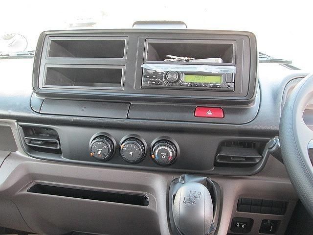 MITSUBISHI CANTER 2025