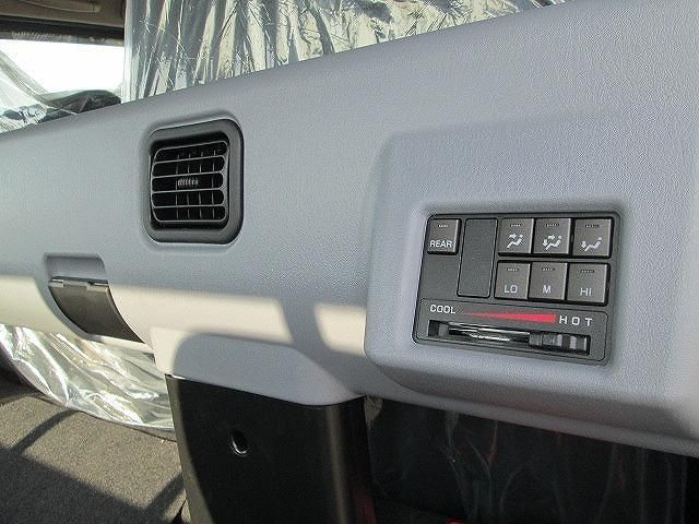 MITSUBISHI CANTER 2025