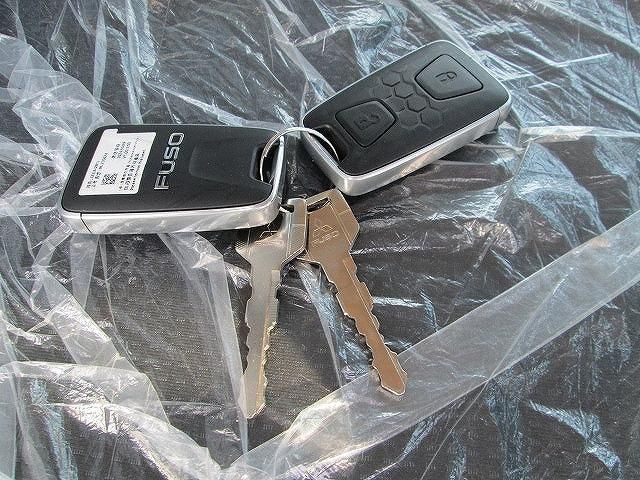 MITSUBISHI CANTER 2025