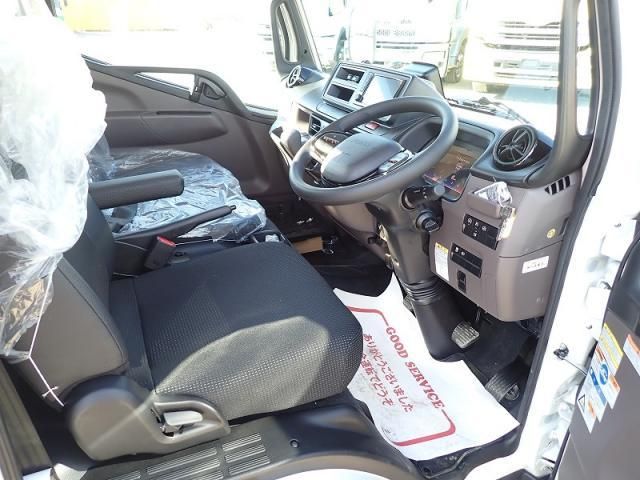 MITSUBISHI CANTER 2025