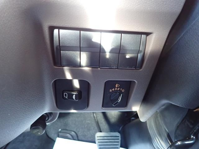 MITSUBISHI CANTER 2025