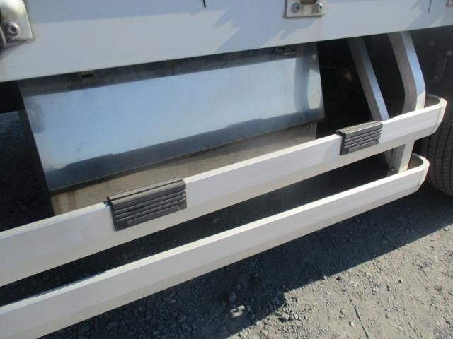 NISSAN DIESEL Quon 2016