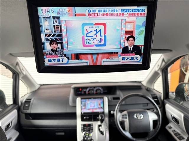 TOYOTA NOAH 2013