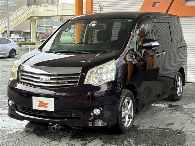 TOYOTA NOAH 2013